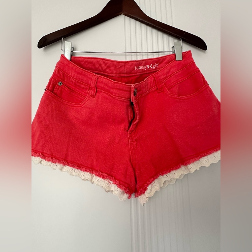Tommy girl short, in red and white, teen size 13